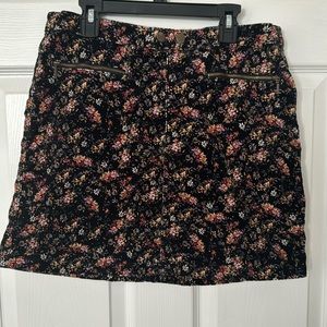 Mossimo Vintage Floral Print Mini Skirt Size 10 With Pockets